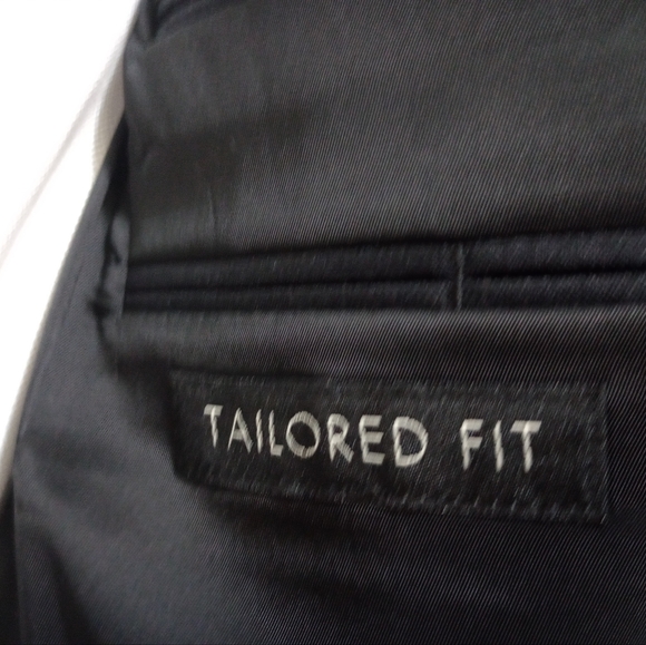 Jos A Bank Traveler Collection 2Btn/2Vent Gray Suits 44XL W38 Ins 34.5 (19) - Picture 7 of 11